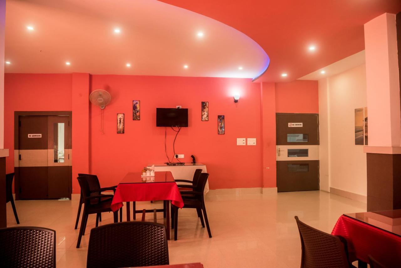 Hotel Aatreyee Dibrugarh Exteriör bild