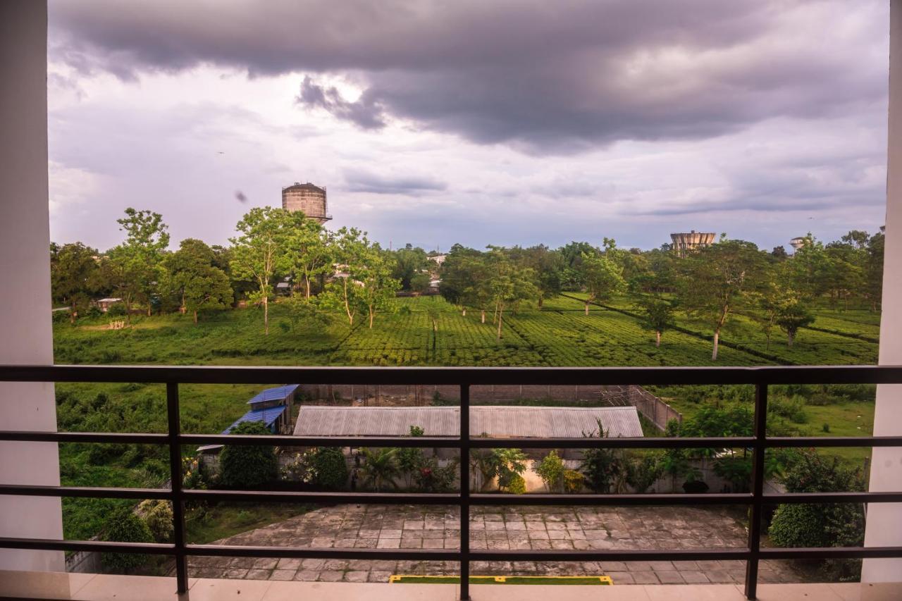 Hotel Aatreyee Dibrugarh Exteriör bild
