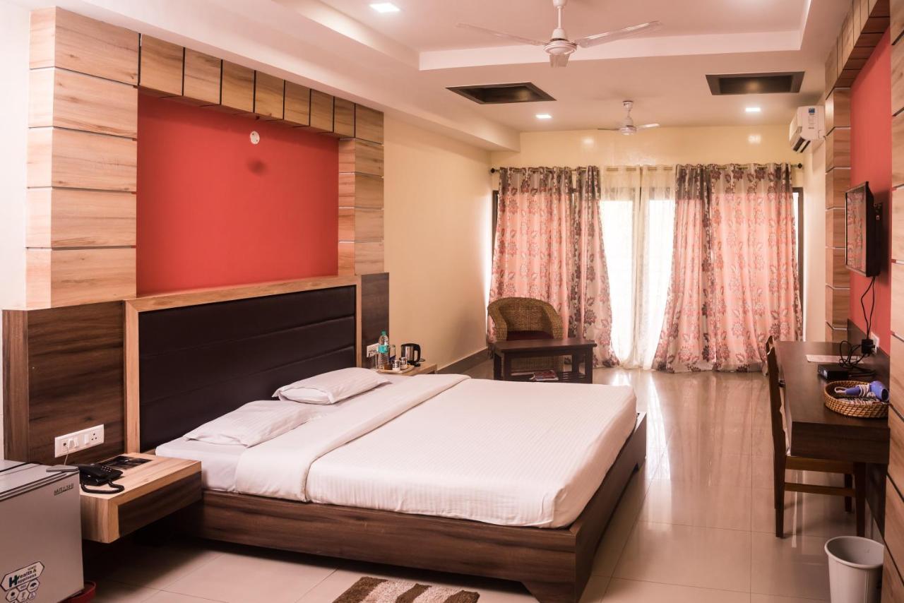 Hotel Aatreyee Dibrugarh Exteriör bild