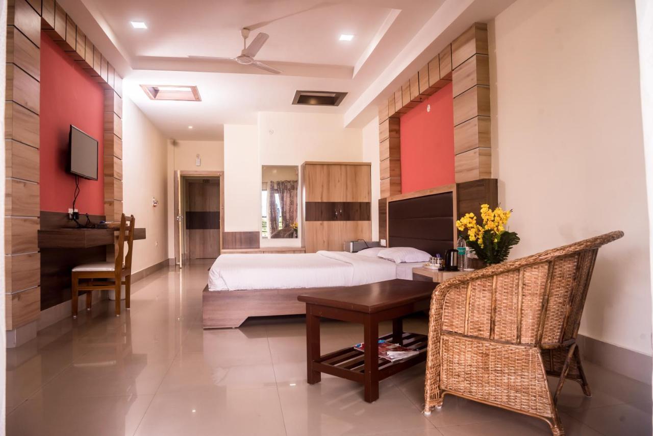 Hotel Aatreyee Dibrugarh Exteriör bild