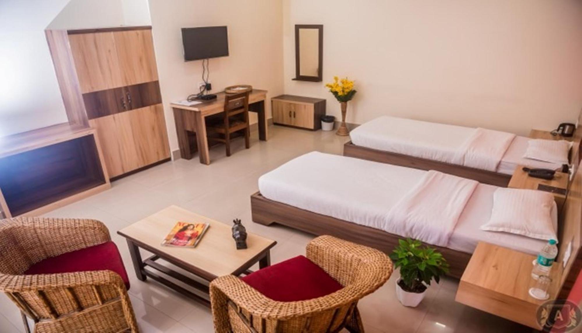 Hotel Aatreyee Dibrugarh Exteriör bild
