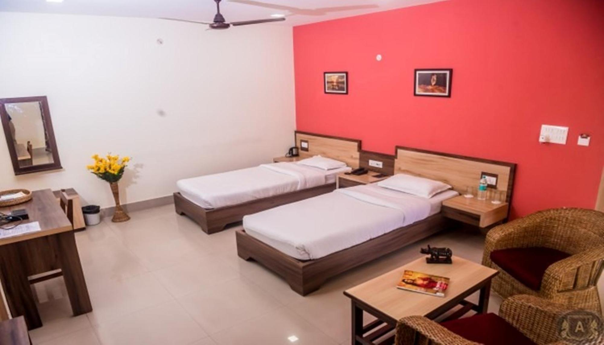 Hotel Aatreyee Dibrugarh Exteriör bild
